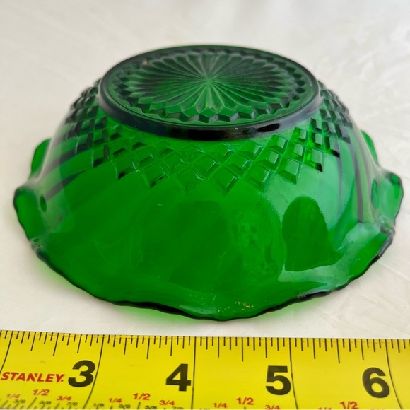 Anchor Hocking Forest Green Glass Bowl Diamond Swirl Ruffled Edge Vintage 6.25” - Picture 6 of 6